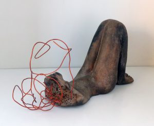 “Etheric cords: head” 2023 Ceramic and copper wires Collection: ETHERIC CORDS Title: Etheric cords heart Sizes (cm) h: 12,5 – w: 19 – d: 8 Weight (g) 300 Designed: 2023
