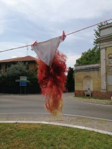 particular of art installation "Pelo pudico"